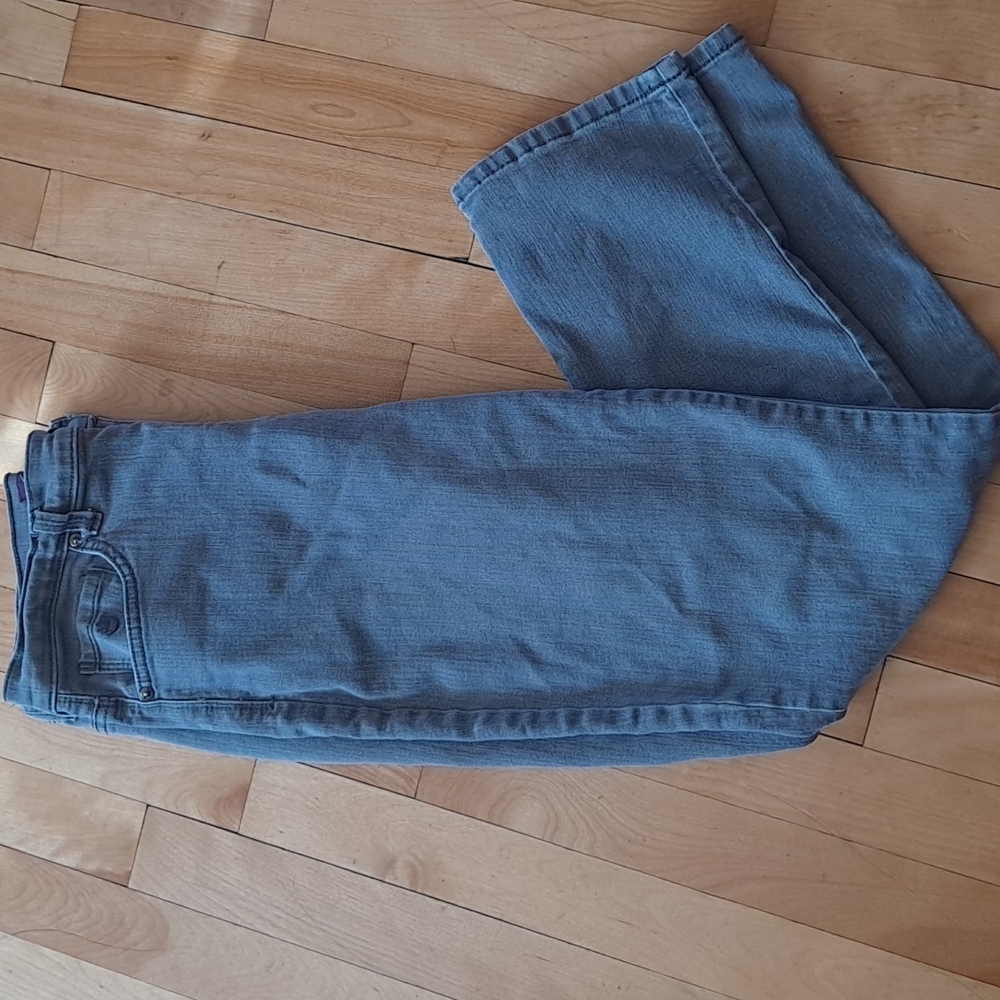 Gloria Vanderbilt Amanda size 6